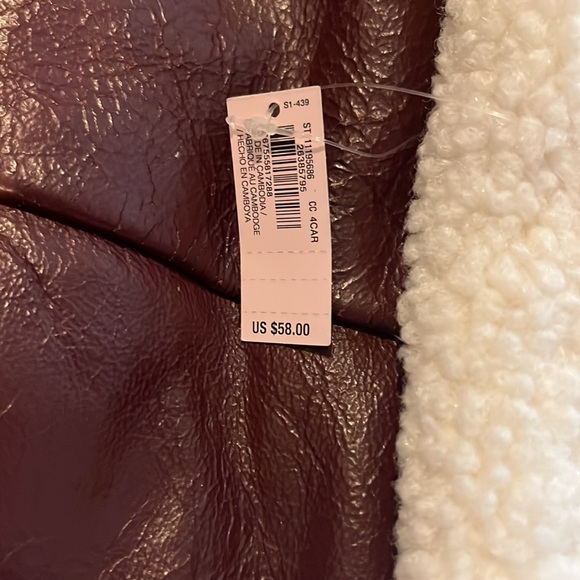 White Sherpa getaway bag from Victoria secret never used with tags on - Picture 5 of 5